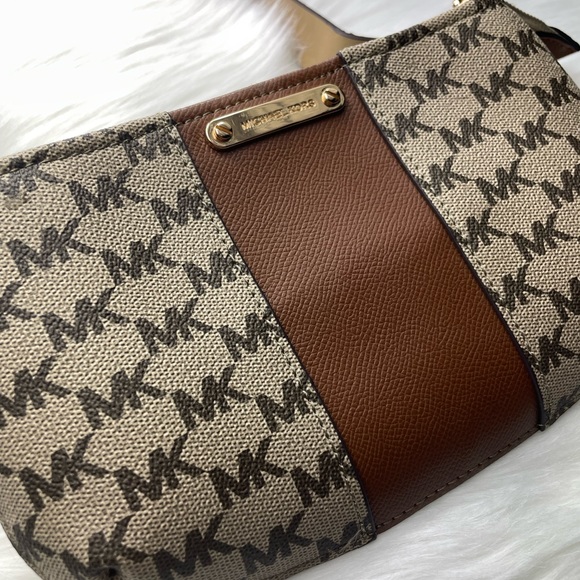 Michael Kors belt bag - Picture 2 of 12